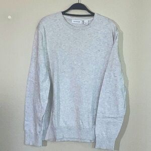 Beautiful Heathered Gray CalvinKlein Men’s lightweight sweater. 
25.24.07EB